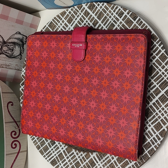 🥰UC Coach Brand Signature Monogram Leather IPOD/Tablet Case, Hot Pink/Purple - Picture 4 of 12